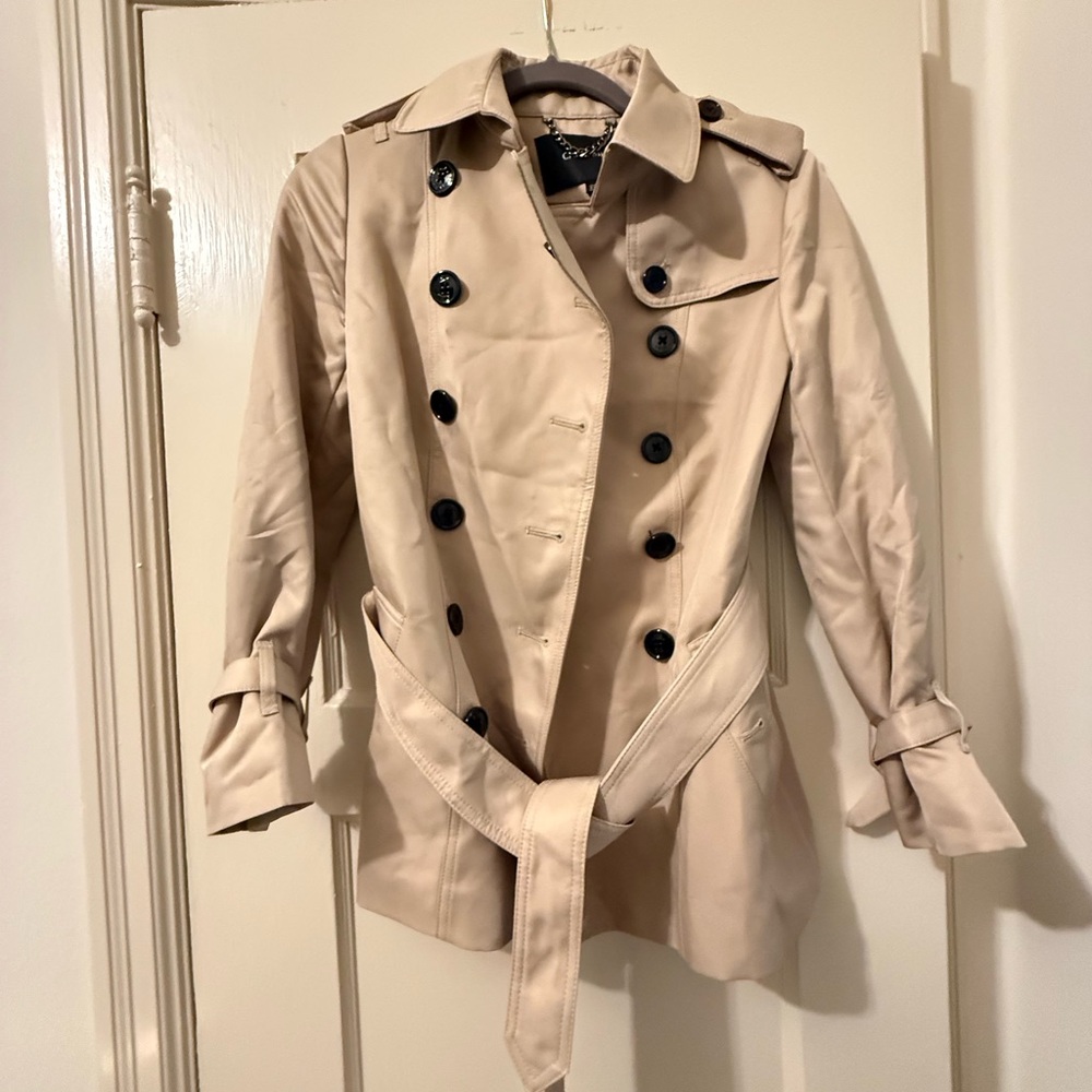 Classic Beige Trench Coat with Checkered lining interior